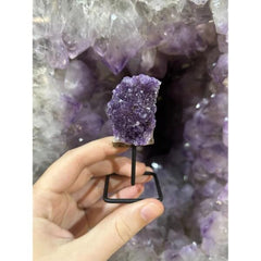 Ruwe Amethist uit Brazilië op metalen standaard van 8-9 cm