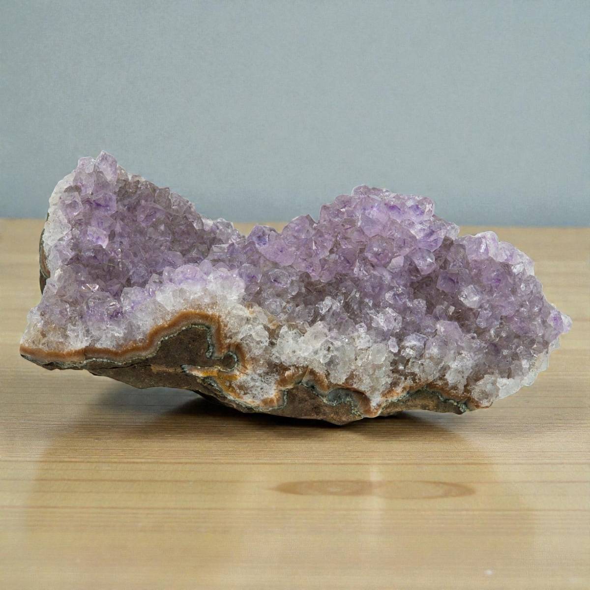 Ruwe amethist uit Brazilië met paarse kristallen, natuurlijk mineraal van 225 tot 275 gram