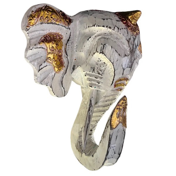 Witte en gouden olifantenkop als spirituele decoratie