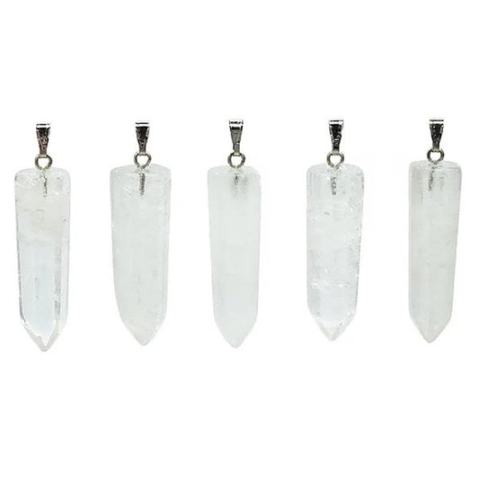 Facet geslepen bergkristal hanger met zilverkleurig hangertje.