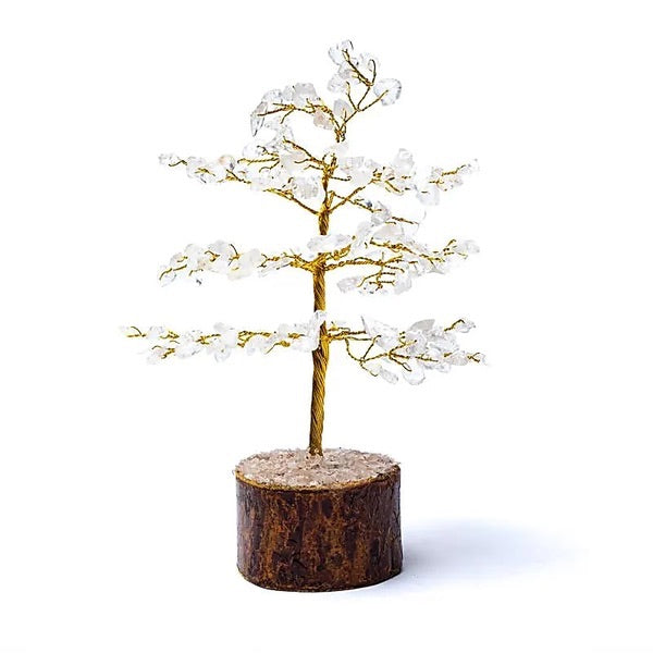 Edelsteenboom met bergkristal blaadjes op neemhouten voet.