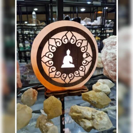 Natuurlijke zoutsteen lamp met decoratief boeddha-ontwerp