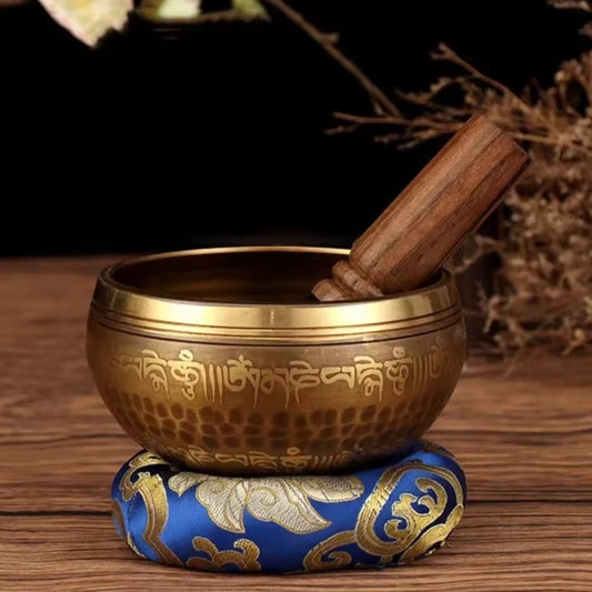 Tibetaanse klankschaal van messing, handgegraveerd en met meditatiekussen.