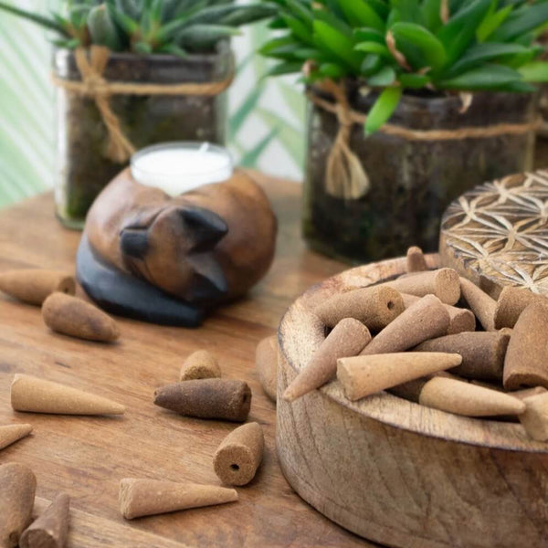 Satya Sandelhout Backflow Wierookkegels voor meditatie en ontspanning