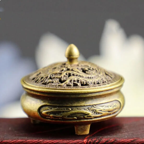Driepotige draak wierookhouder, een unieke en symbolische decoratie voor meditatie en rust.