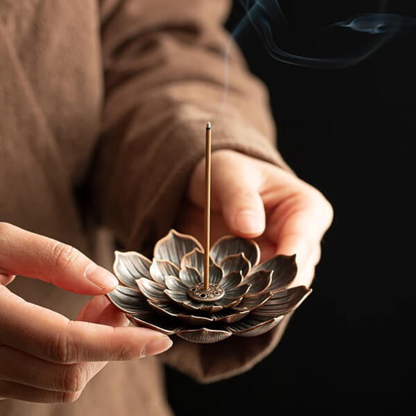 Triamisu Chinese Boeddha Legering Wierook Brander Lotus Bloem Wierook Houder Handgemaakte Wierookpot voor Boeddhistische Thuiskantoor Decoratie -Koperige Triamisu Chinese Boeddha Legering Wierook Brander Lotus Bloem Wierook Houder Handgemaakte Wierookpot voor Boeddhistische Thuiskantoor Decoratie -Koperige
